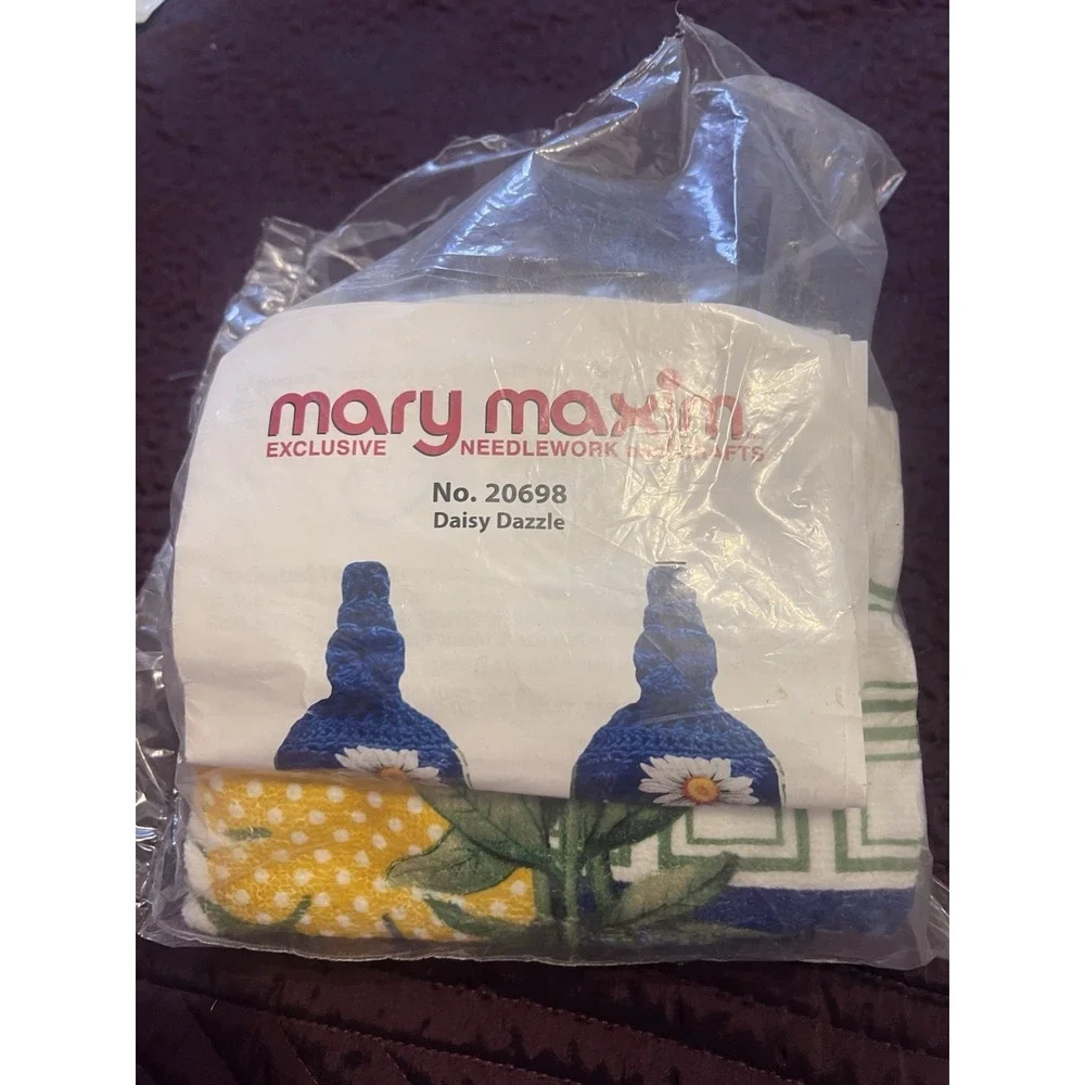 New Vintage Mary Maxim Daisy Doodle crochet towel topper kit, No. 20698 Blue USA